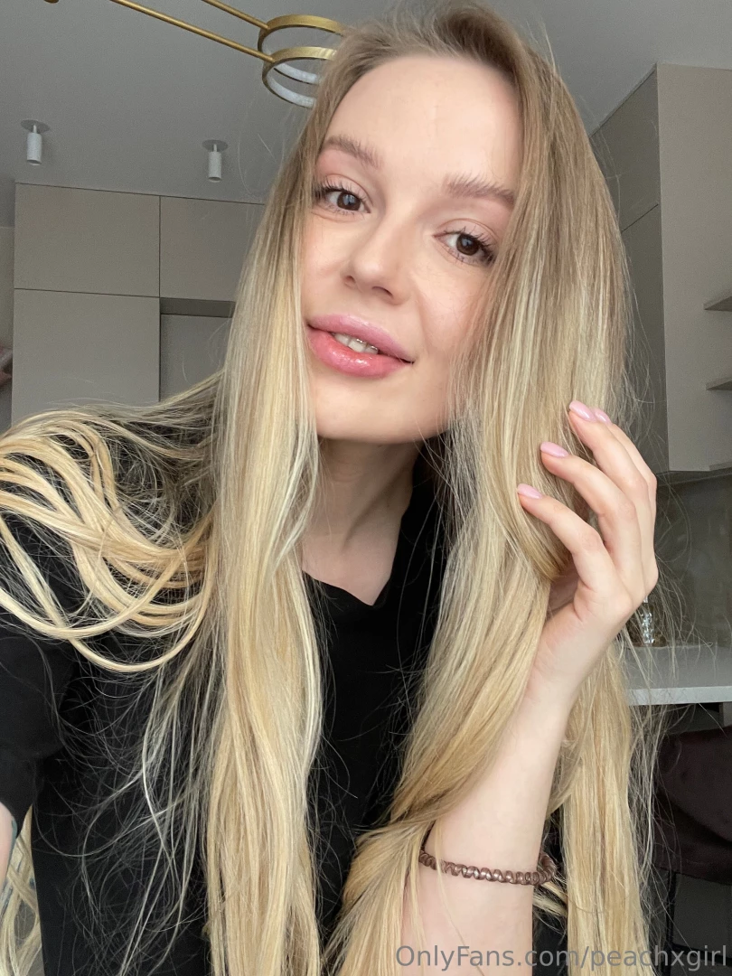 I wonder what would make you blush right now 