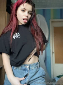 This demure liki_blue waiting to be seduced get pussy wet and she will part 561