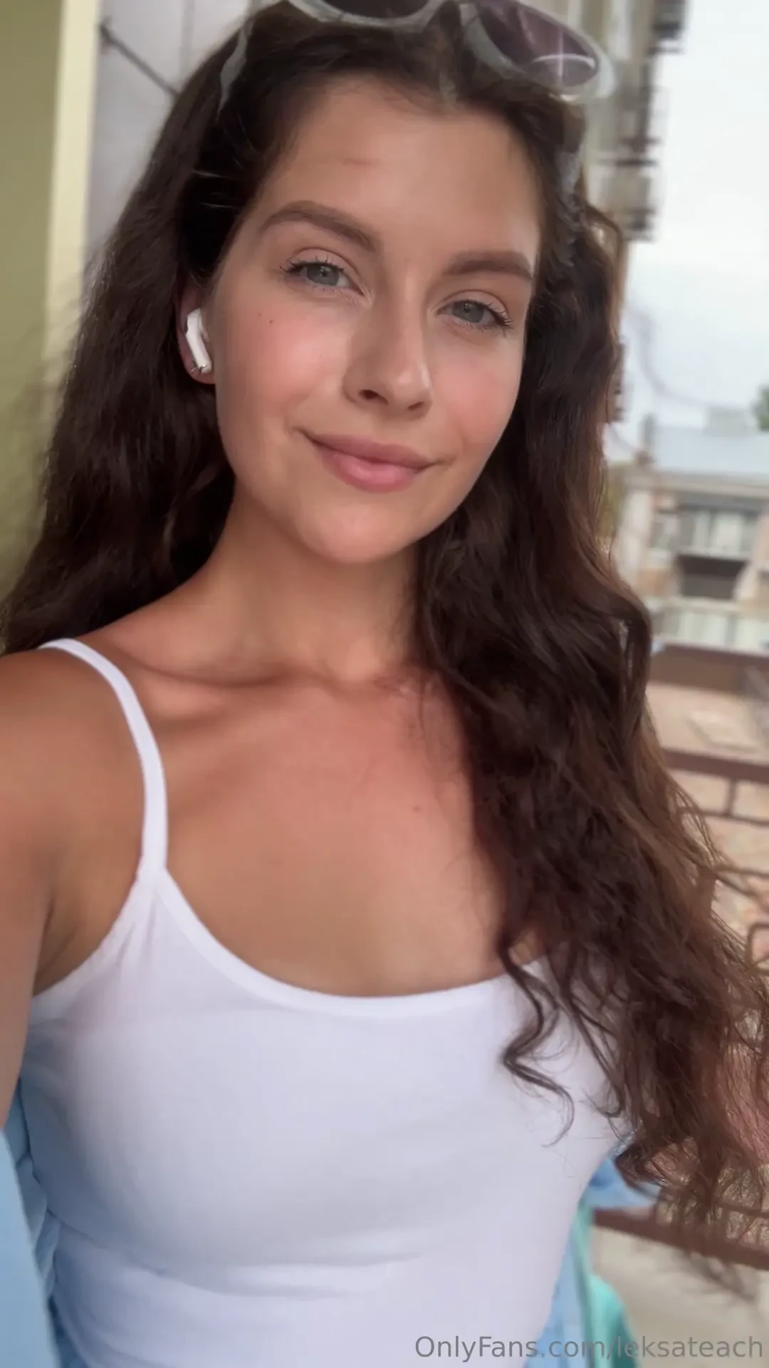 Awww miss hot summer days listening to arctic monkeys - do i wanna 