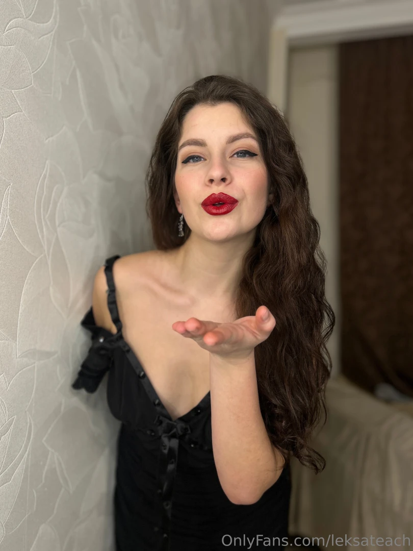 That hot kiss is sure to reach you 