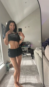Live show in an hour lets playyyy 4 30pm pst 7 30pm et