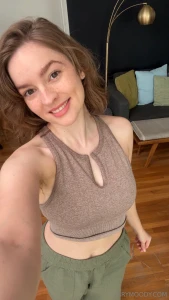 I m feeling extra flirty come say hi marymoodyxxx