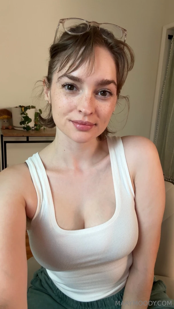 Livemoody com i m live now come join and chat for free 