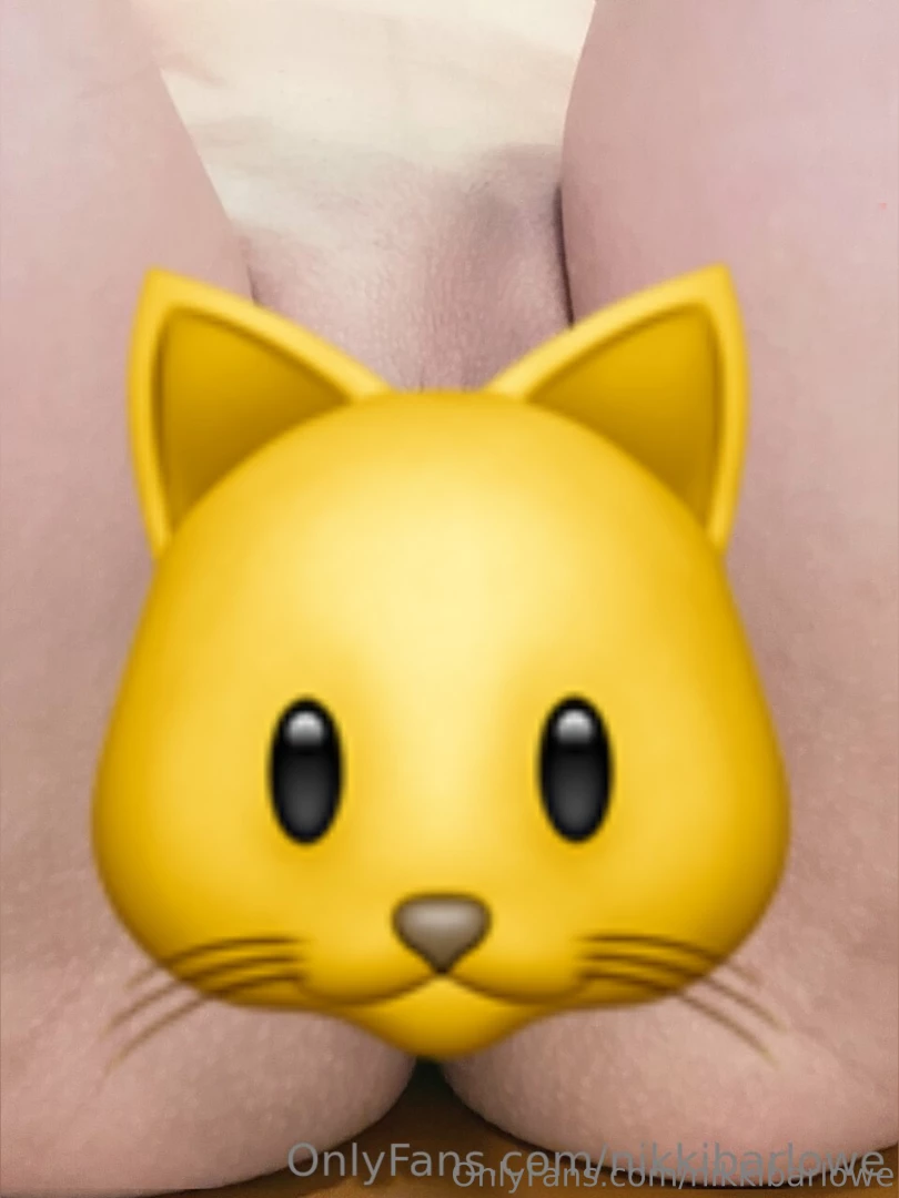 Suuuuuuper close up pussy play if you look closely you can even see my 