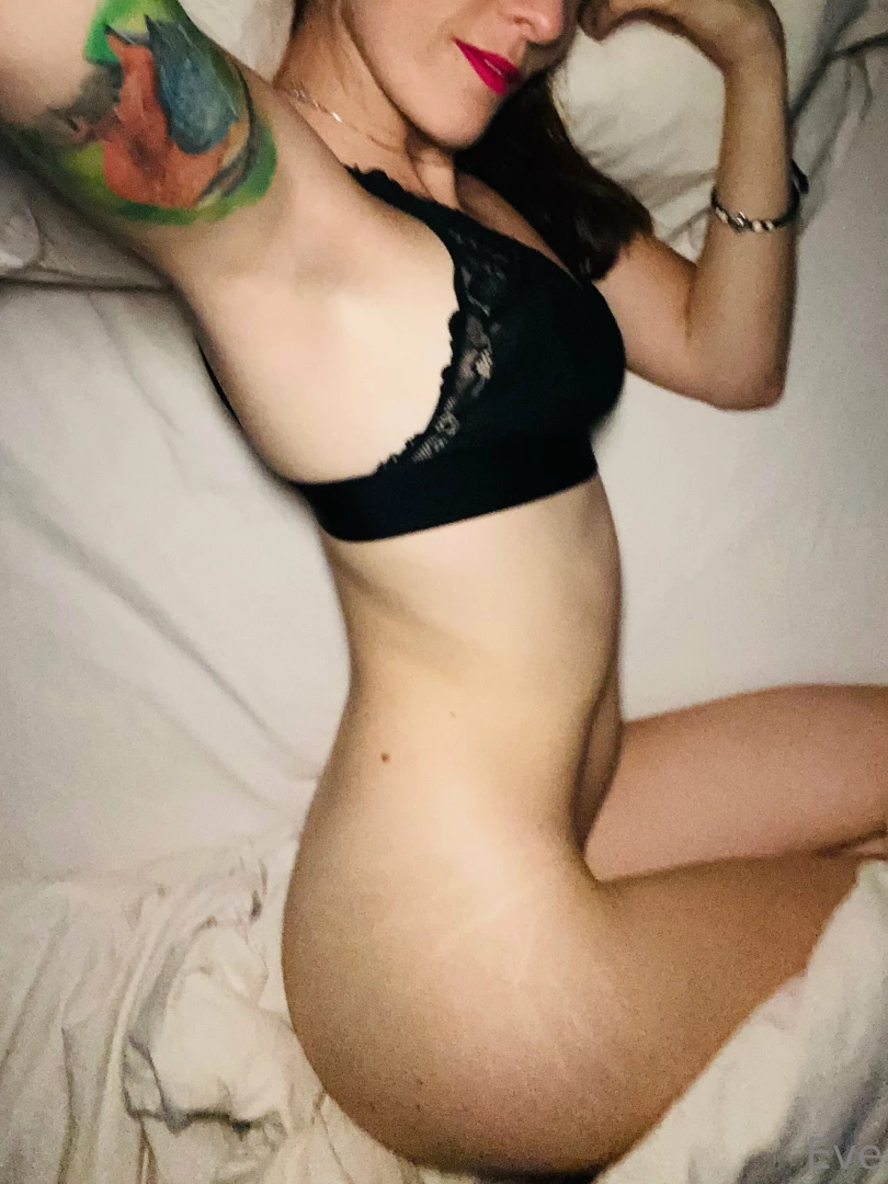 Buenas noches toy solita en la cama quien me acompa a 