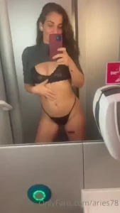 Momento sexy en el ba o del tren