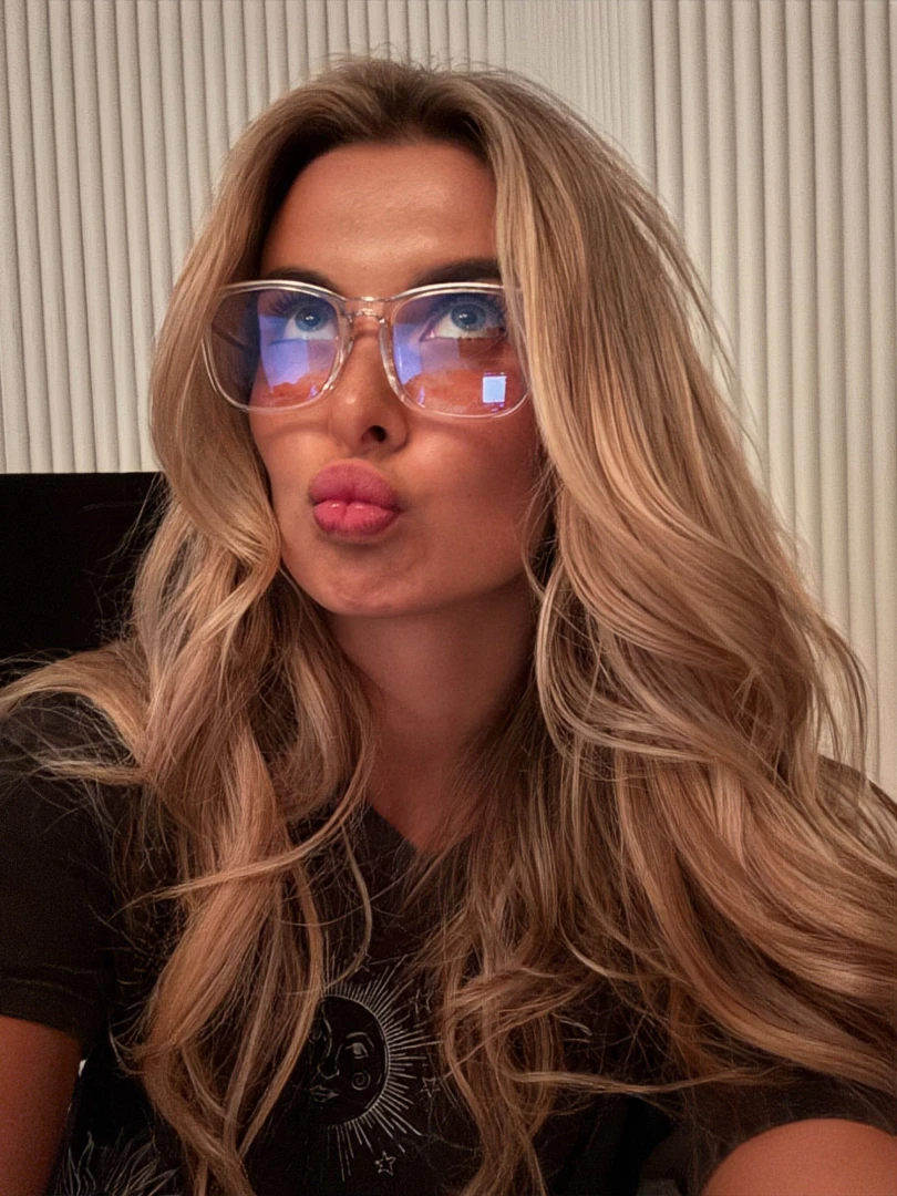 Waiting for you to dm me back likeeeeeee 