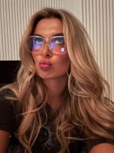 Waiting for you to dm me back likeeeeeee