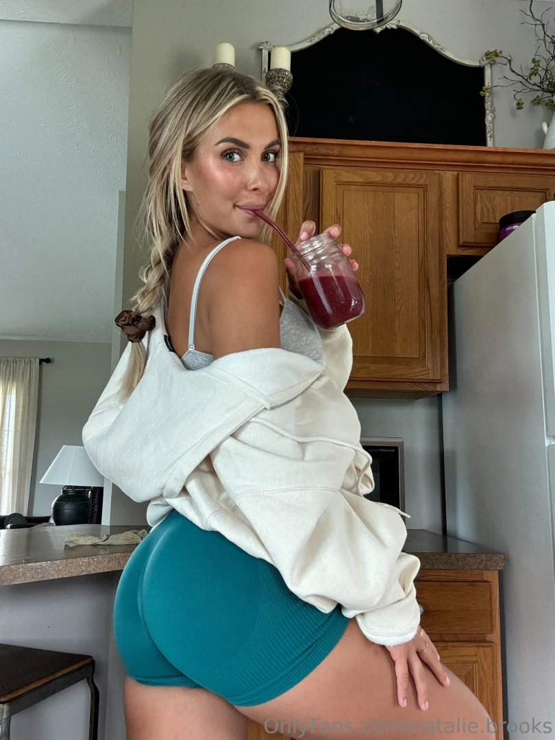 Fun fact my secret ingredient in smoothies is bee pollen 