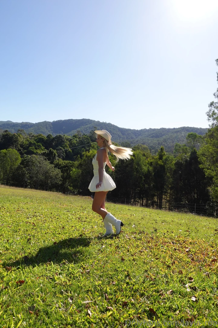 Rate this pic from 1-100 