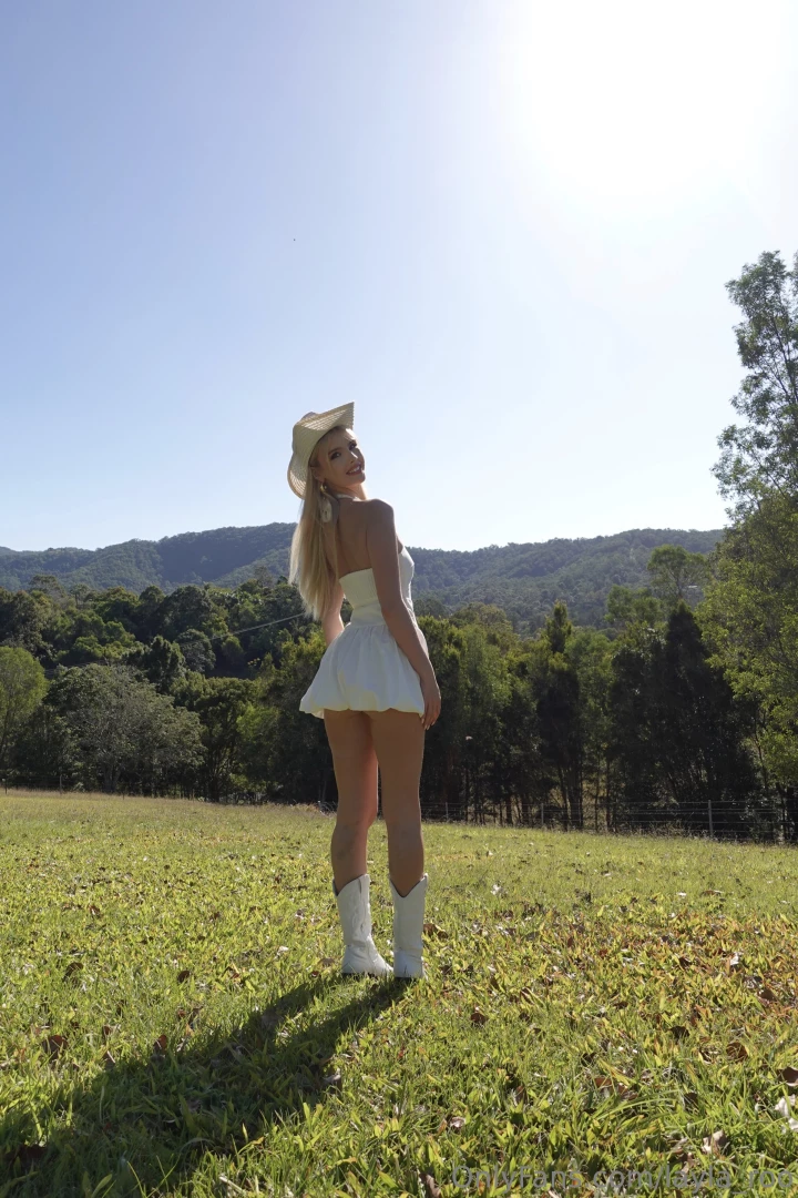 No one comes around here 