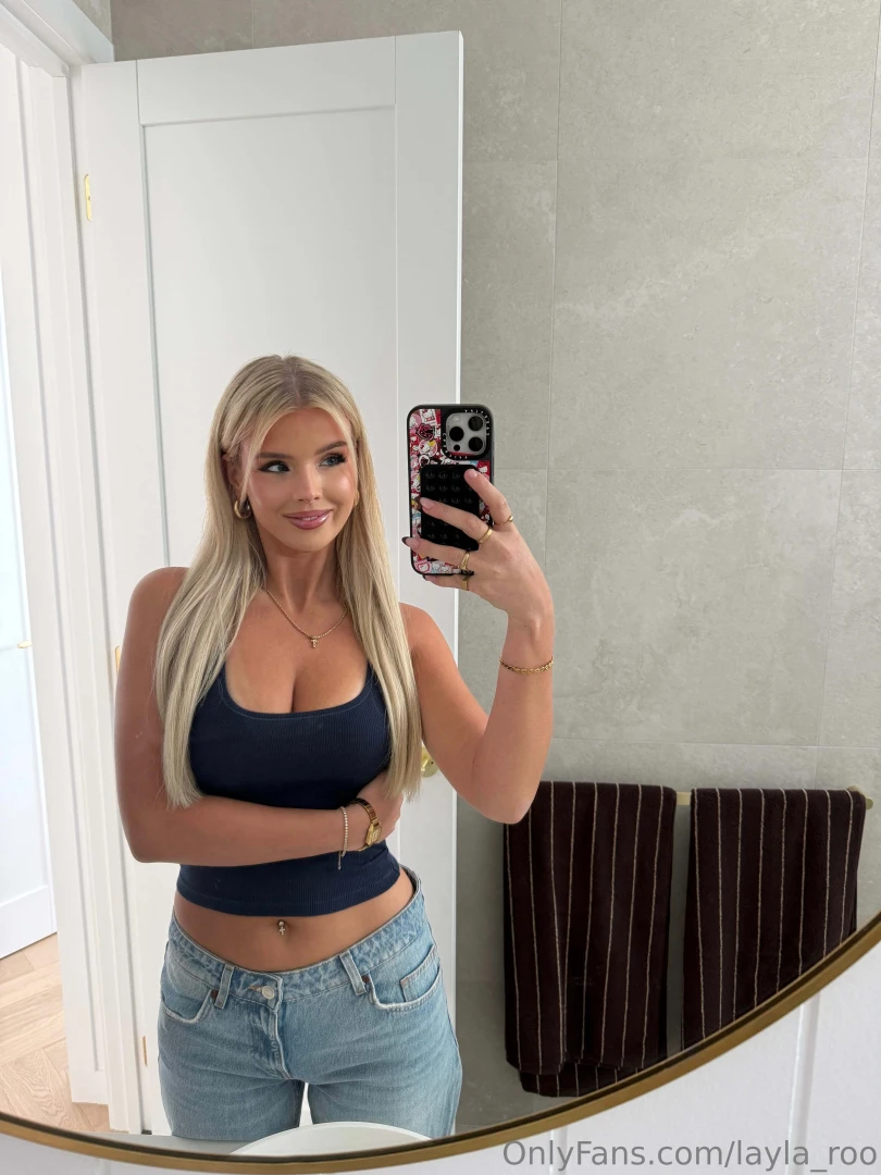 This look s for you wanna help me undress it 