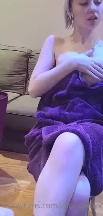 This mirror came with my new apartment and i m a fan probably gonna 