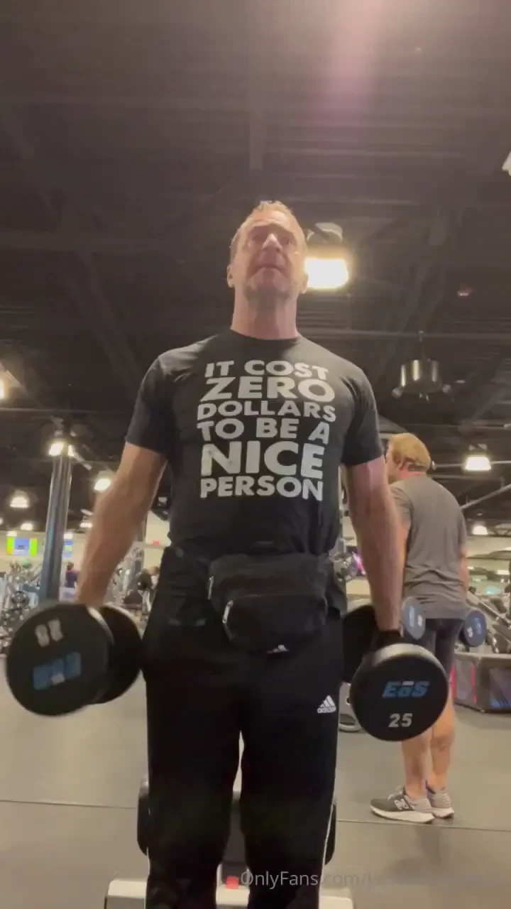 Last set of bicep curles with some navy presses at the end 