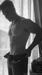 I m not saying i m a snack but i do come with a lot of cheese and a