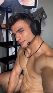 Let s team up i promise i m way more fun than any multiplayer mode