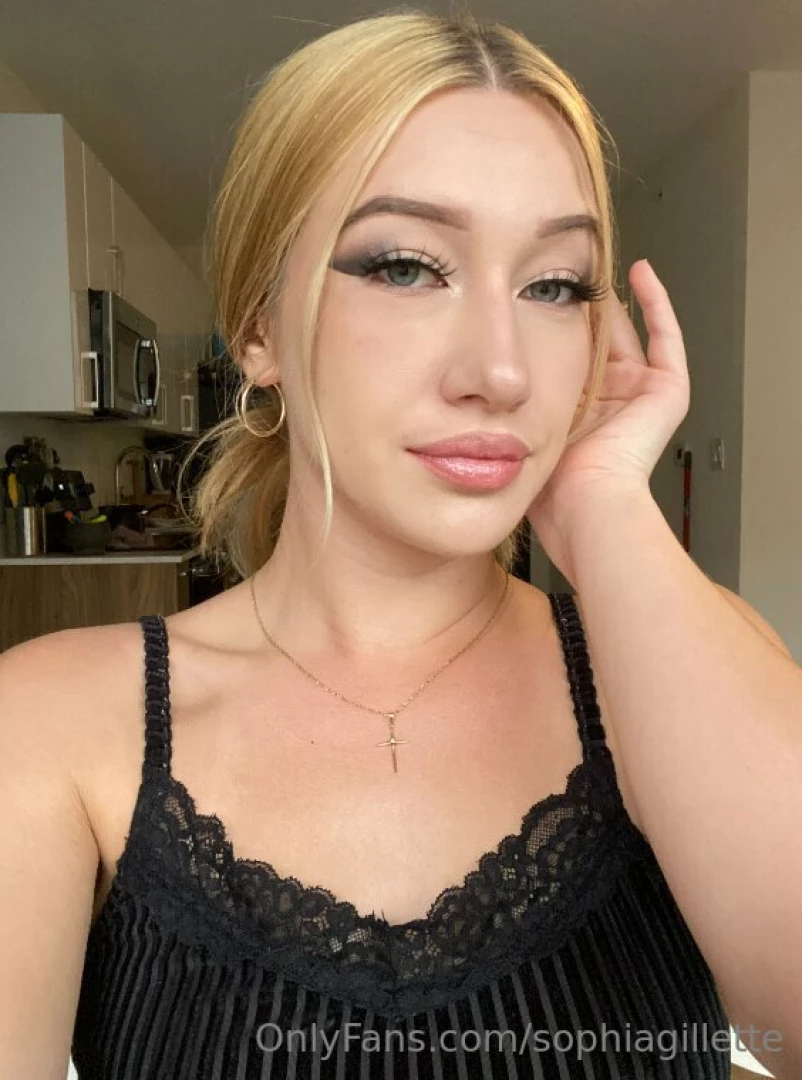 Touch yourself and think about me babe 