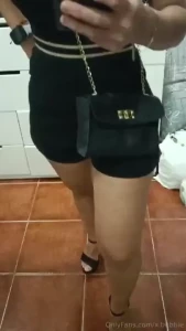 Yo me visto y quien me desviste