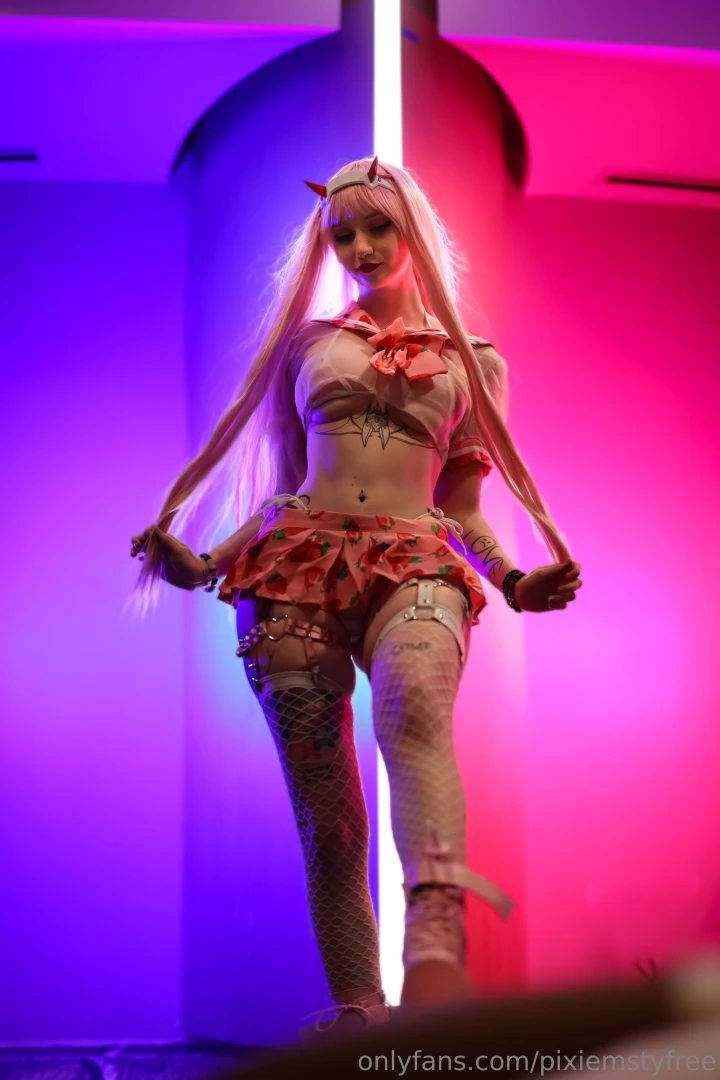 Would you let zero two step on you pixiemsty tip 444 moar in dm part 1 