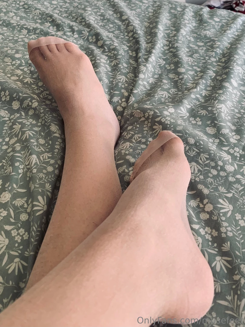 Good night with my cute feet 