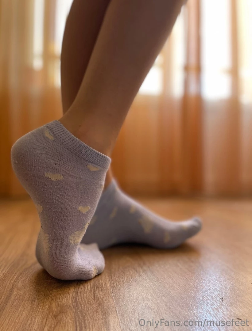 Do you want to see a video of me taking my socks of go on my dms 