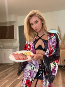 Breakfast in bed or bed and breakfast