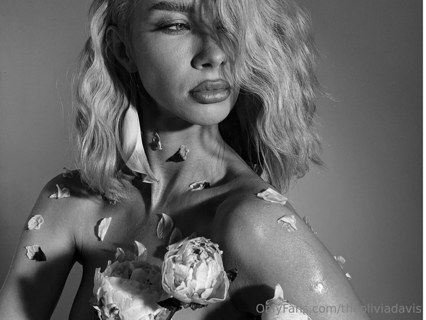 Your fav flower girl 