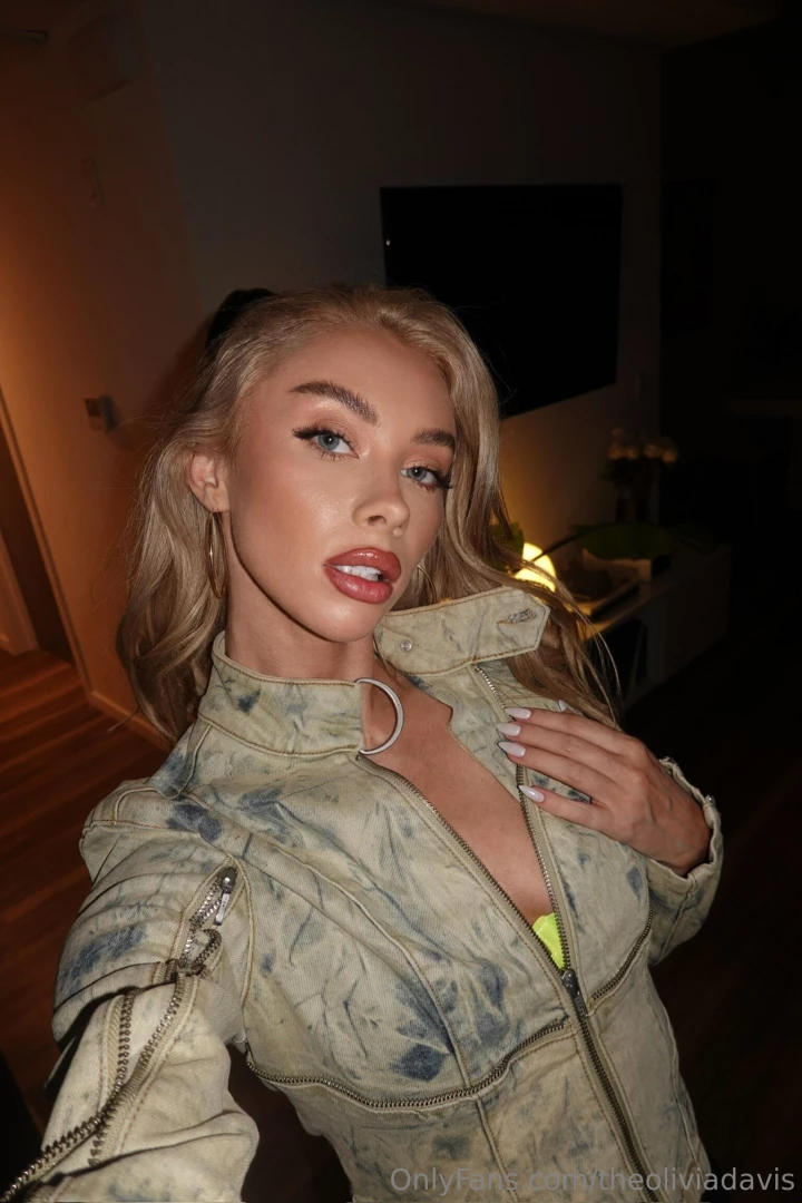 Warning this bundle contains photos and videos that will make your 