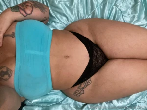 Wanna smell my pussy i can send u some panties dm me part 2