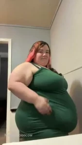 Getting wider and fuller love watching my fat pour all over snack time part 1