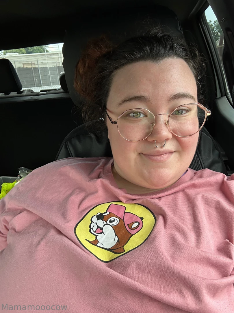 Good afternoon here s my fat legs and face while i m out amp about 