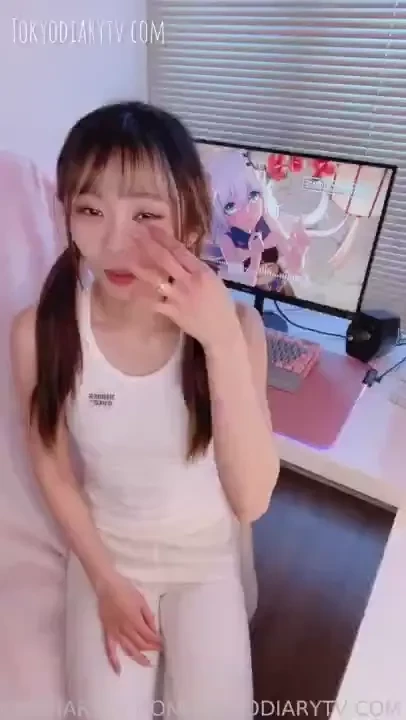 A 18 vlog of vivienne s life horny myself after coming back home from part 34 