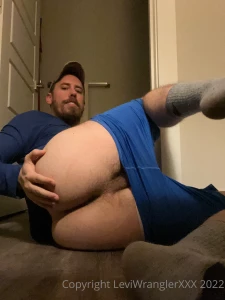 Cowboy butt cumming up