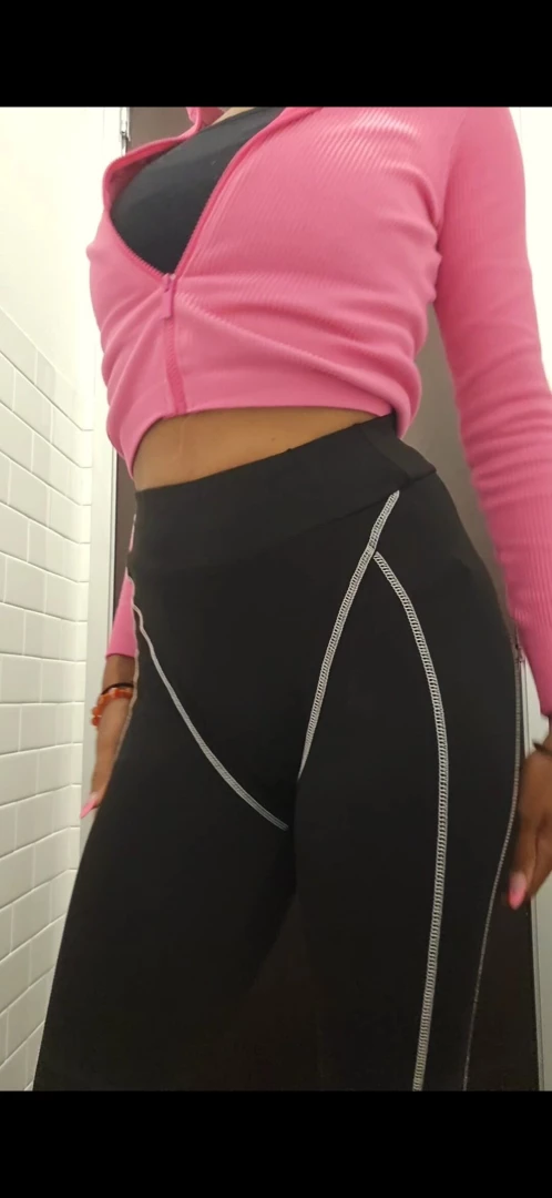 Morning workouts would you like me to seduce you dms open for all 