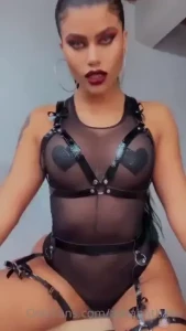 Come here babe i want to show you how bad i can be