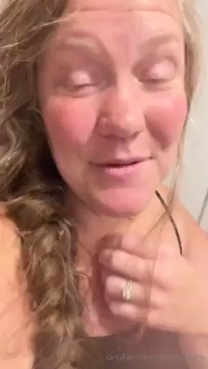 Smash the heart button if you think i look cute in the morning p s 