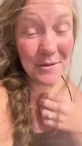 Smash the heart button if you think i look cute in the morning p s