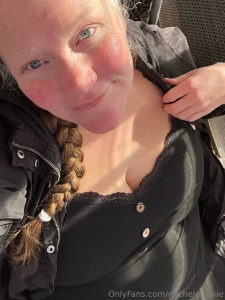 Soaking up some sunshine in my greenhouse with my expanding bump 33 part 1