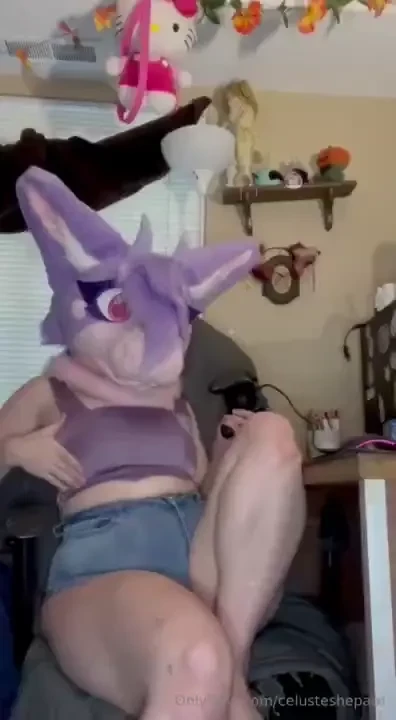 Wowwie this derg got so worked up playing games she needed to blow off 