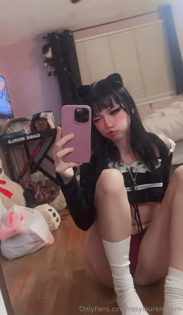 I only like boys who kiss and tell 