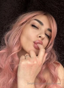 Sexydesignerr sexydesignerr let s pretend that finger in your mouth is part 2