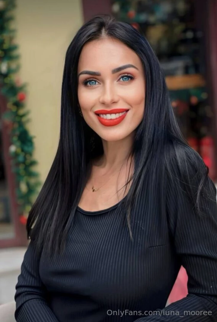 Ana_50shades is wet right now free subscription only now she wants to part 28 