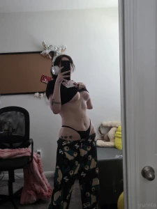 Why i look kinda fit side note hips squish part 1