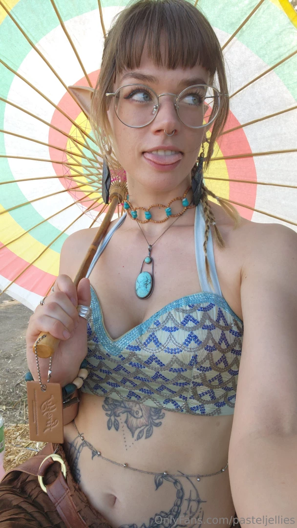 Hi guys no sexy selfie tn bc i still have some catching up to do so 