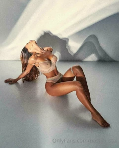 Mmmm very hot juicy body
