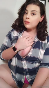 If we were supposed to go on a date would you mind me without makeup