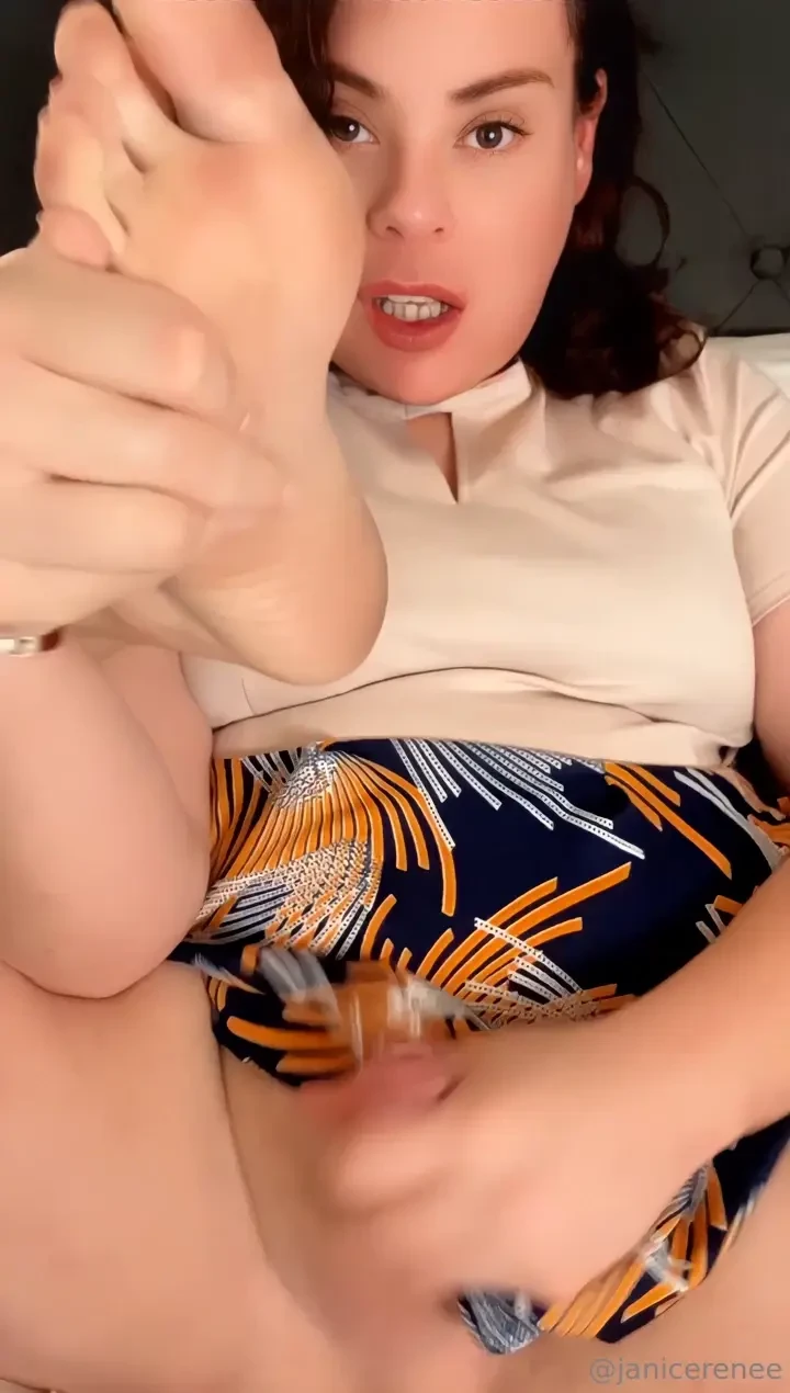 Ever wanted to jerk off with me live cum together dm me for more 