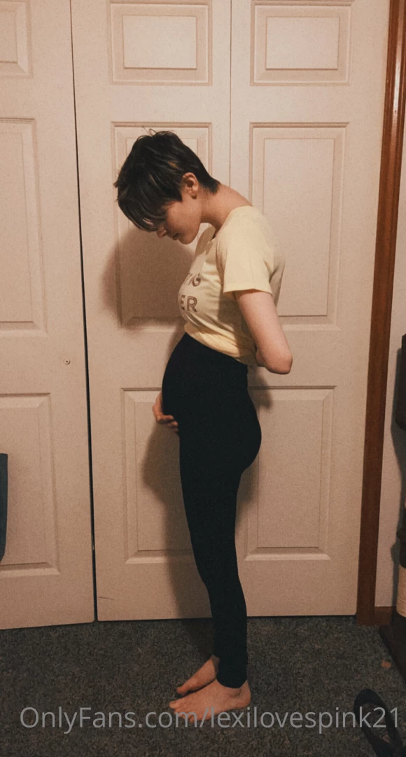 My last pics i took of my baby bump part 2 