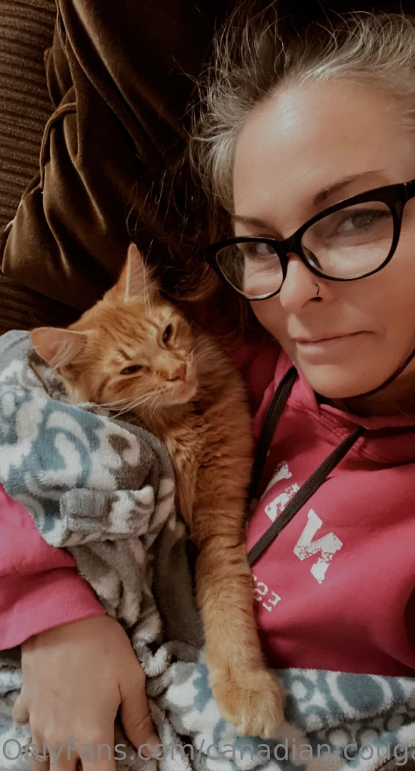 Lazy saturday morning chilling with my pussy 
