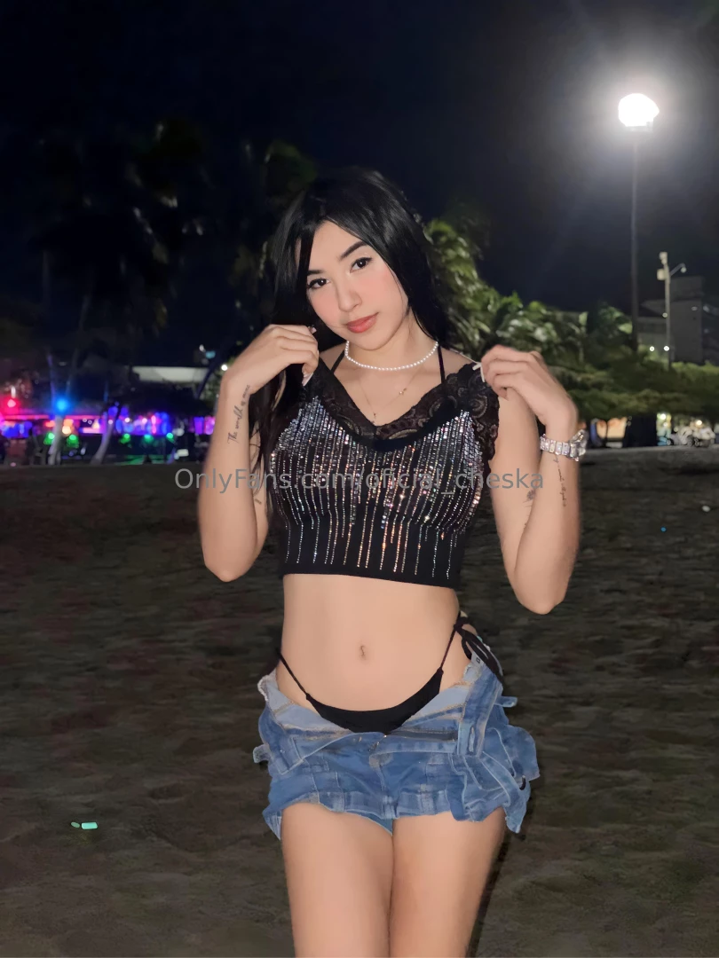 Everybody who goes likes my pictures and those who buy my content get 